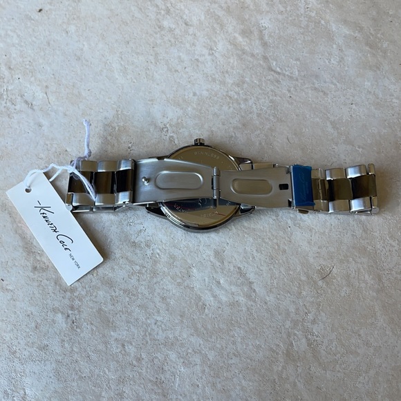 Kenneth Cole Quartz black&Silver water resistant all stainless steel - Picture 6 of 6